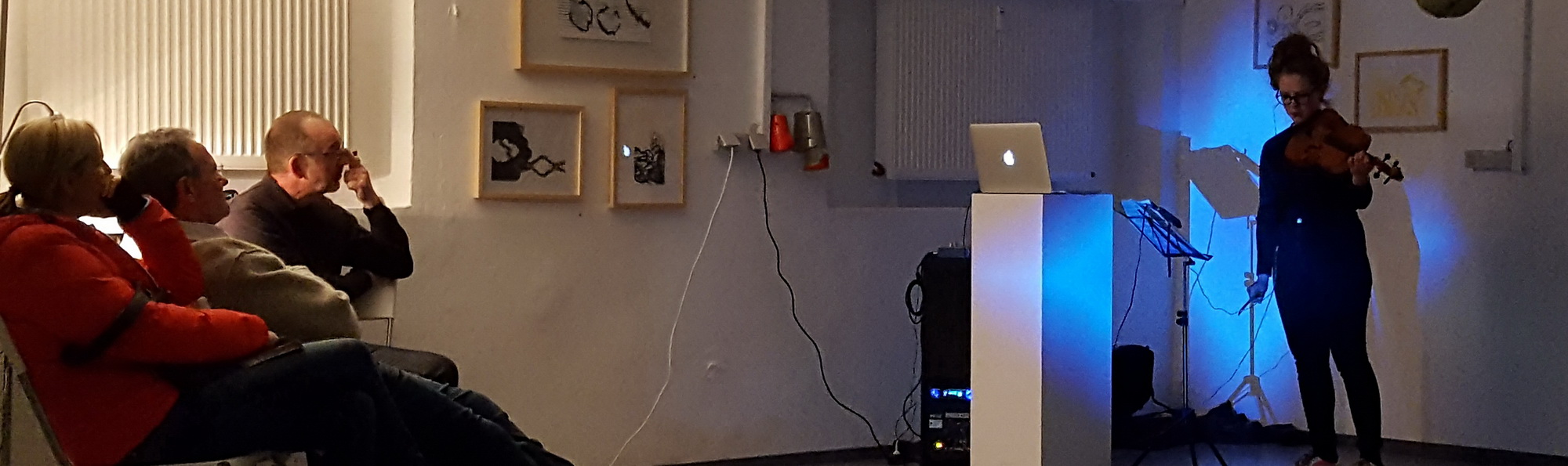 Paulina Kiss improvisiert zur 3. Solosuite von Johann Sebastian Bach mit Live Elektronik Lange Nacht der Museen